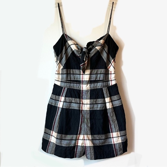 🏷️ 2/$20 Club Monaco Plaid Tie Front Romper - Picture 3 of 13